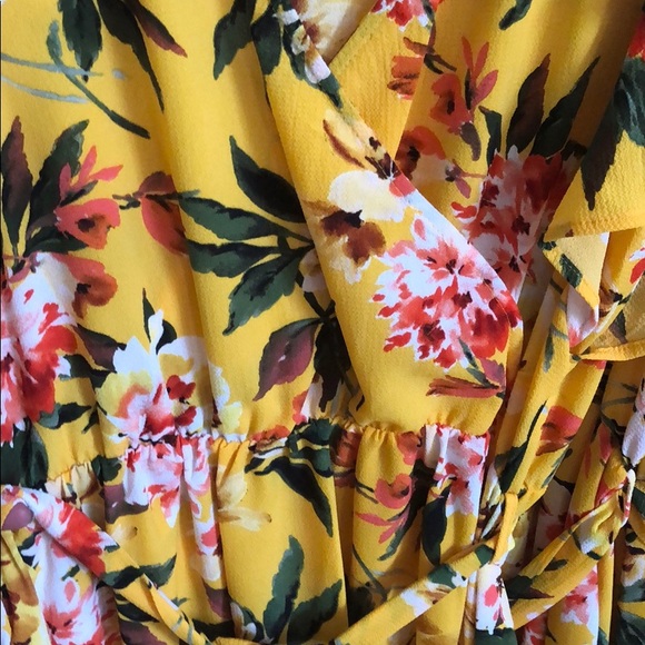 YELLOW FLORAL MAXI DRESS - Picture 8 of 11